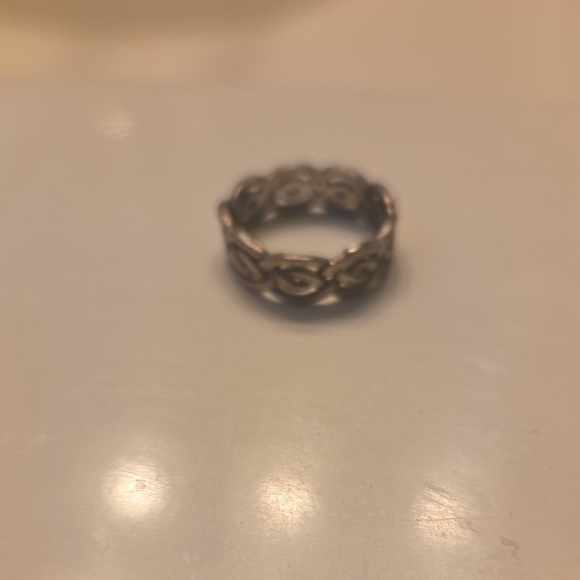 Elegant Silver Women's Ring - Picture 3 of 4